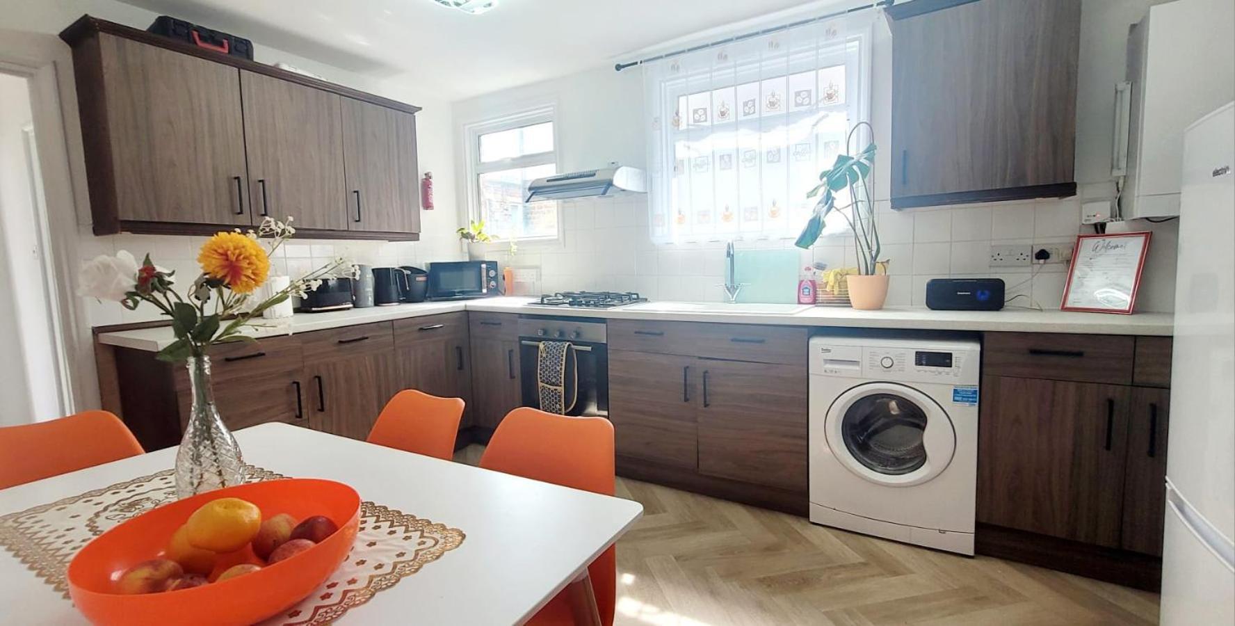 Stylish And Bright Flat In London N8 Turnpike Lane - Piccadilly Line Leilighet Eksteriør bilde